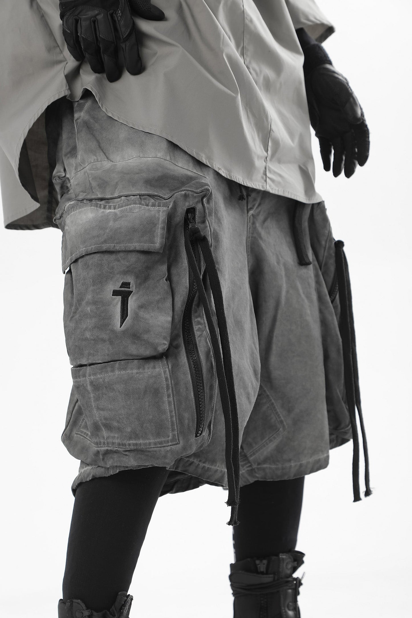 Shorts Nemesis JX « Sérieux en Affaires »