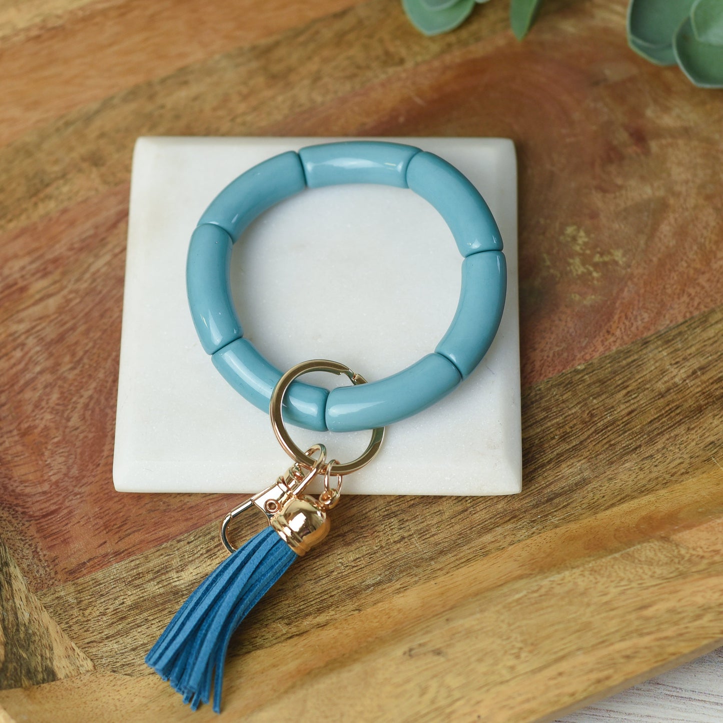 Bracelet extensible Katie Tube Bead avec pompon et porte-clés