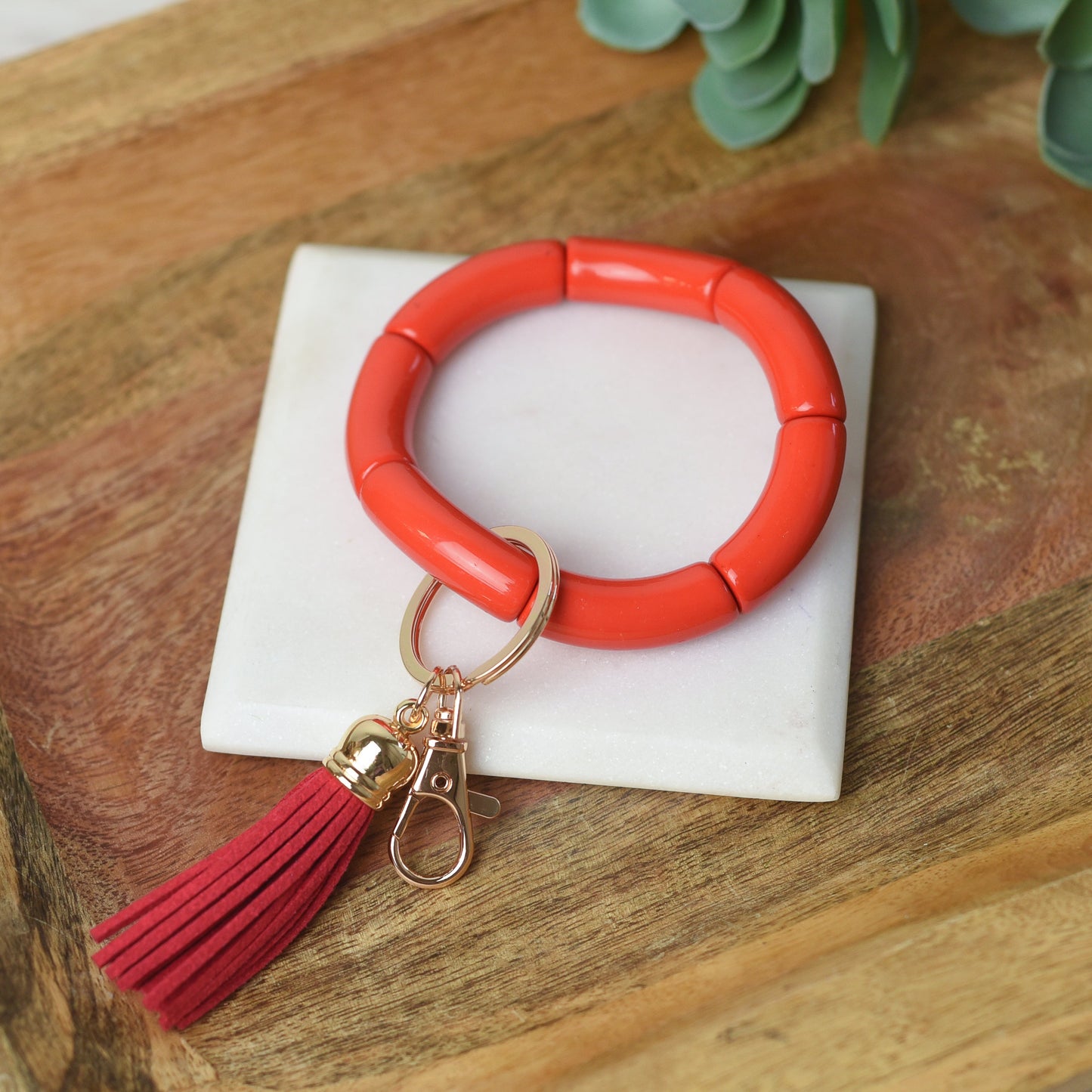 Bracelet extensible Katie Tube Bead avec pompon et porte-clés