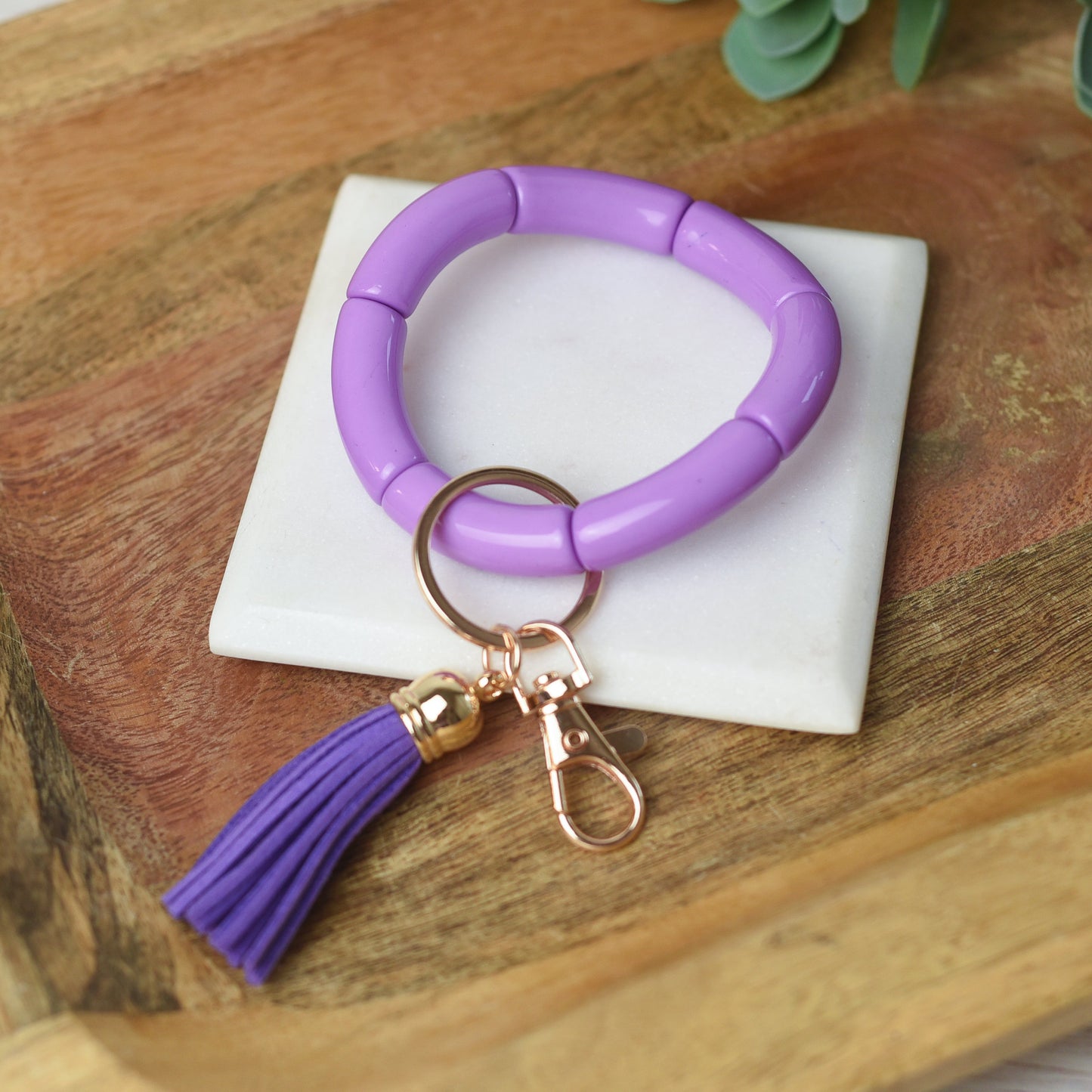 Bracelet extensible Katie Tube Bead avec pompon et porte-clés