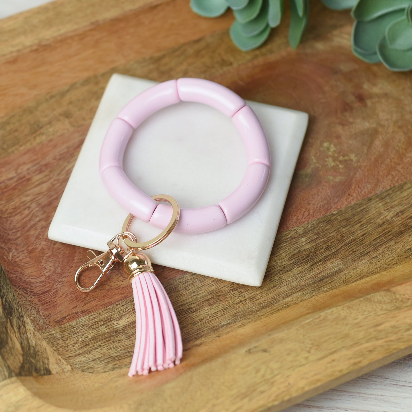 Bracelet extensible Katie Tube Bead avec pompon et porte-clés