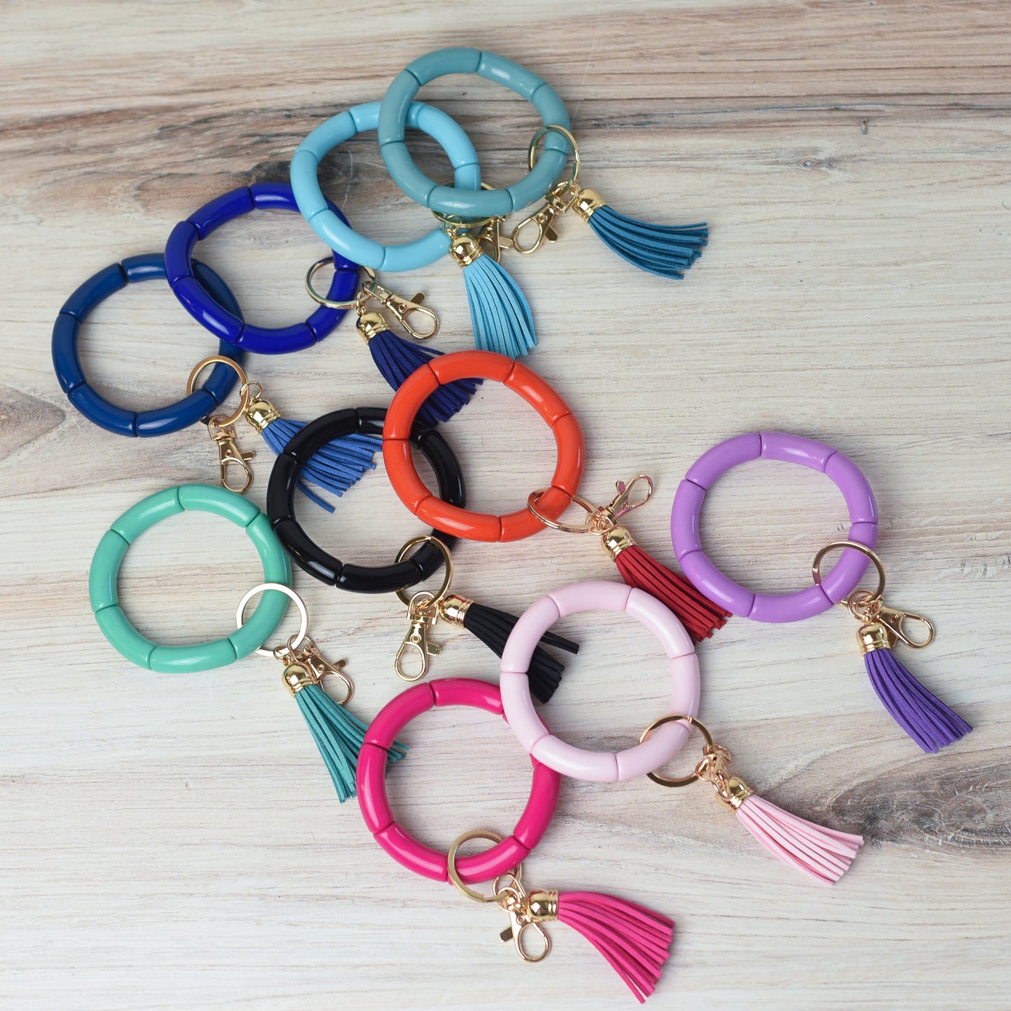 Bracelet extensible Katie Tube Bead avec pompon et porte-clés