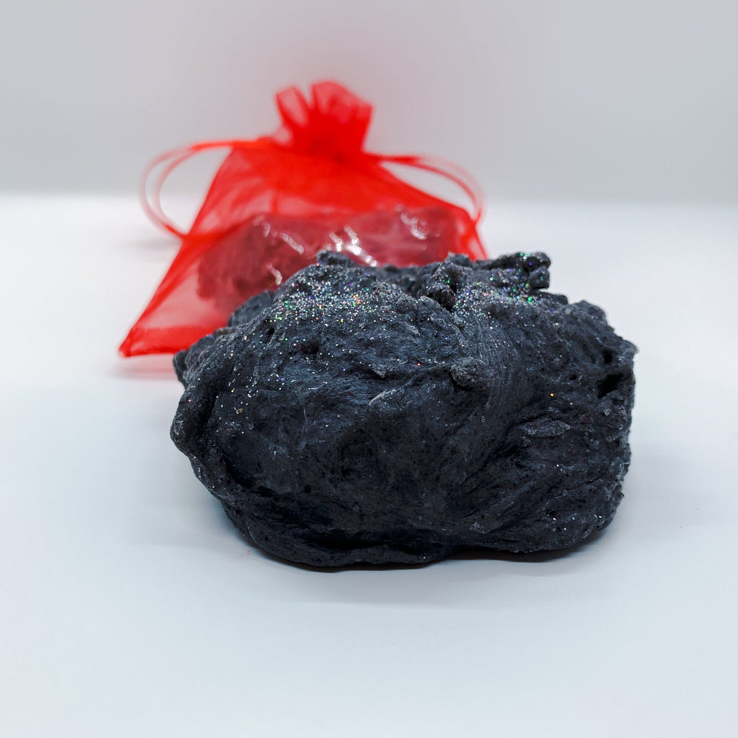 Savon Barre au Charbon Actif avec Paillettes Écologiques Parfum Vanille Chaude Cadeau Exfoliant de Luxe
