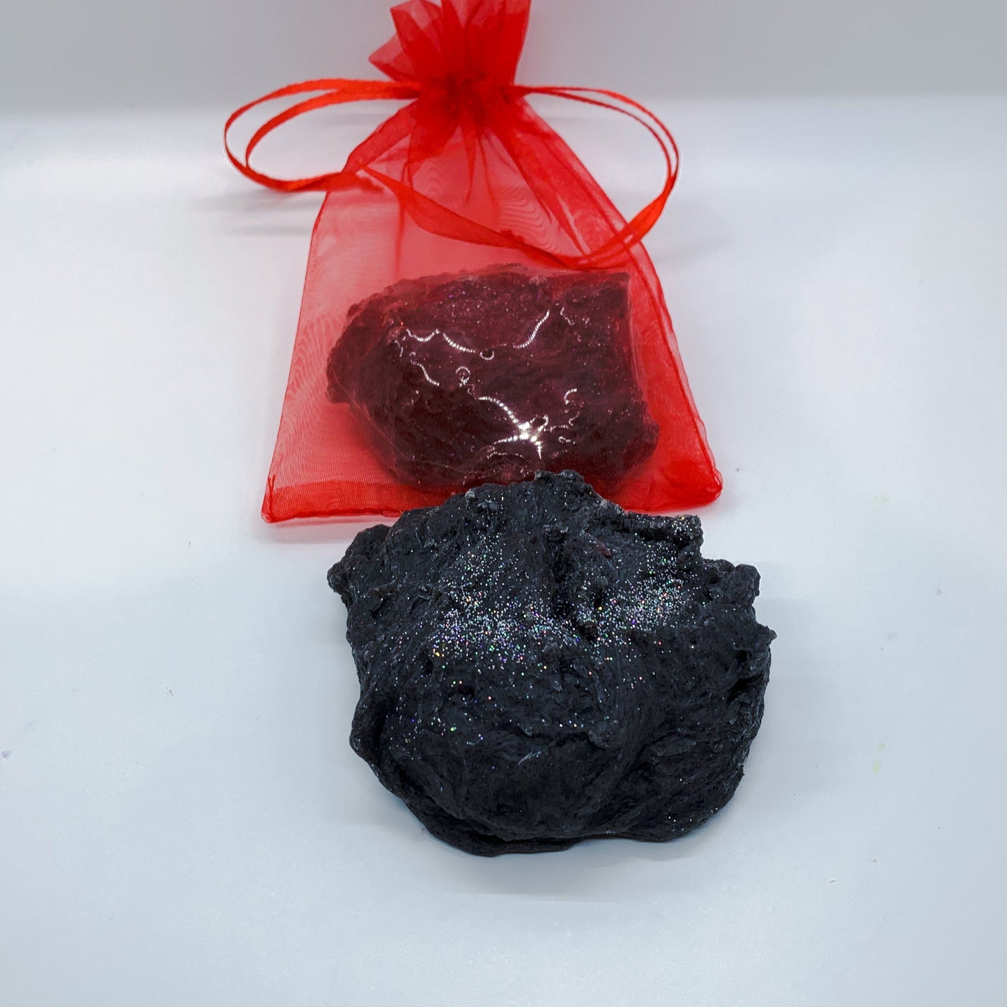 Savon Barre au Charbon Actif avec Paillettes Écologiques Parfum Vanille Chaude Cadeau Exfoliant de Luxe