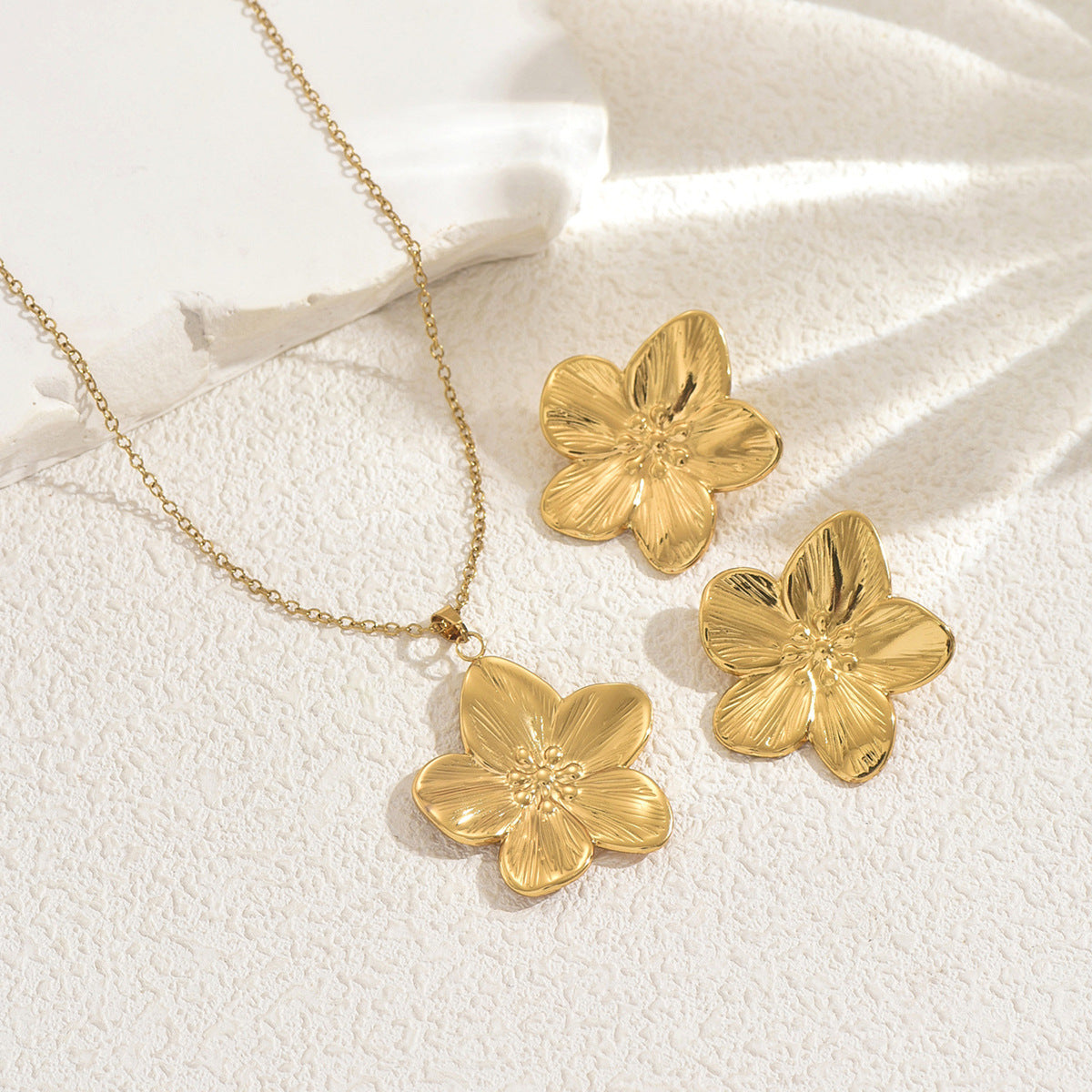 New Arrival Cross-border European American Women Jewelry Set, Geometric Electroplated Metal Floral Design Matching Flower Earrings & Necklace, Versatile Daily Neck Ear Ornaments