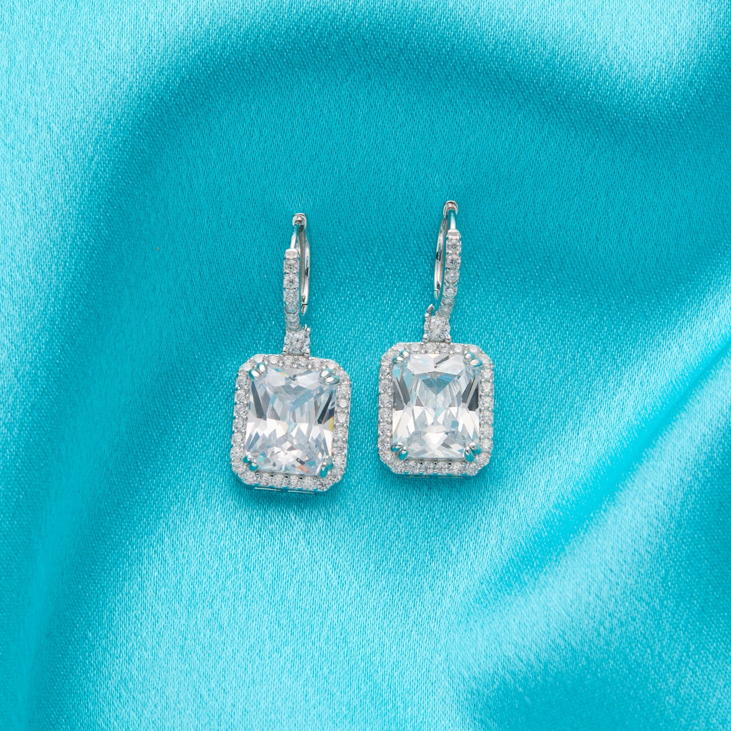 Boucles d'oreilles halo taille émeraude en argent - Idéales du matin au soir