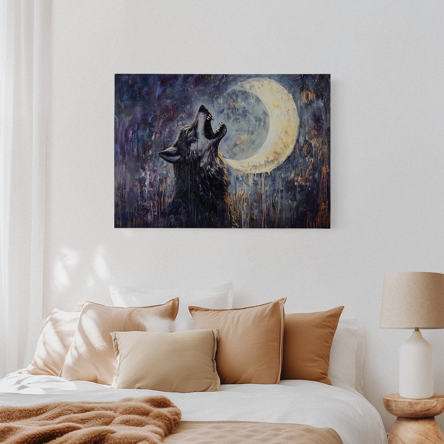 Loup solitaire hurlant sous la lune