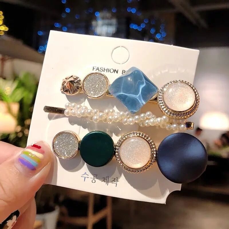 Pearl hair accessories