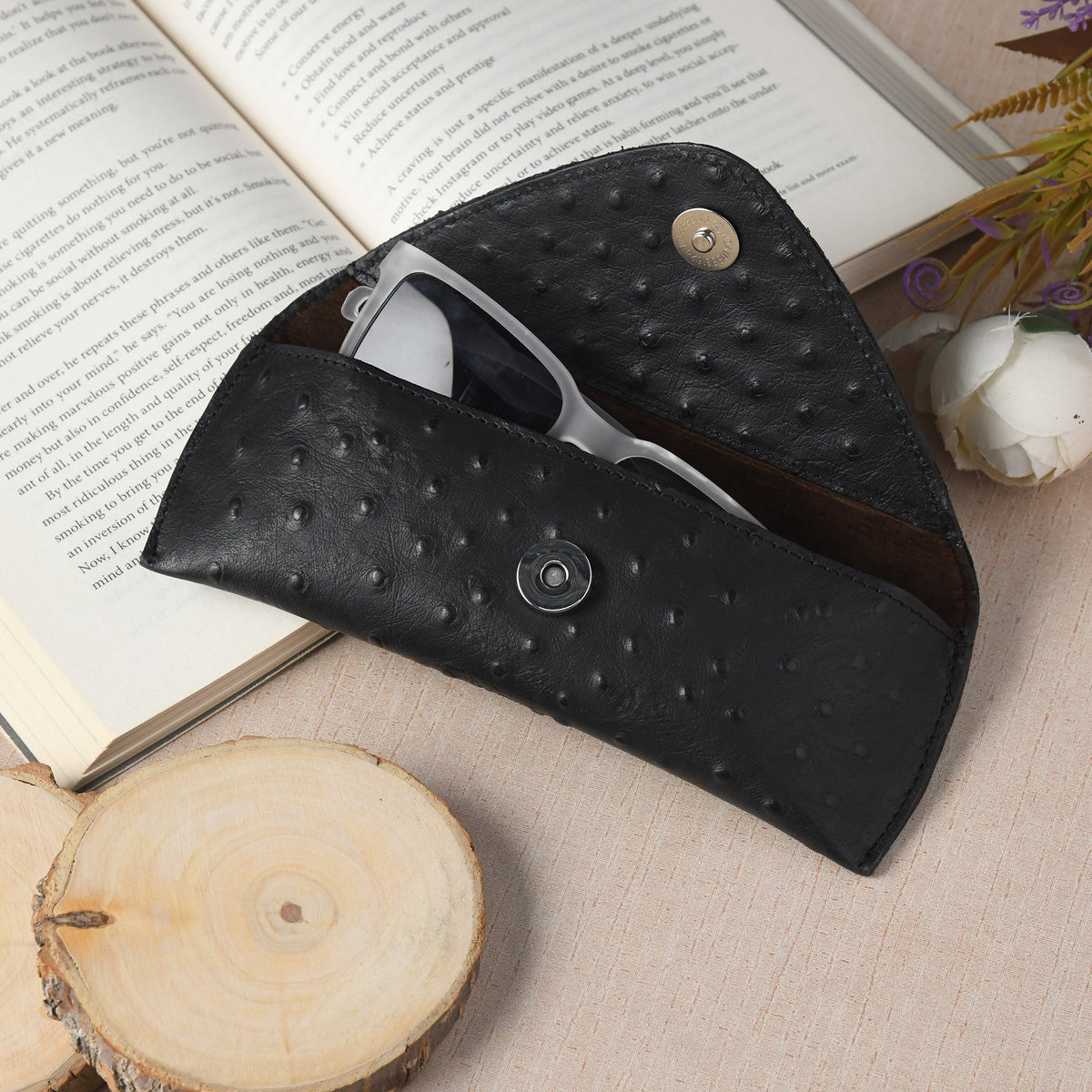 Étui à lunettes en cuir noir