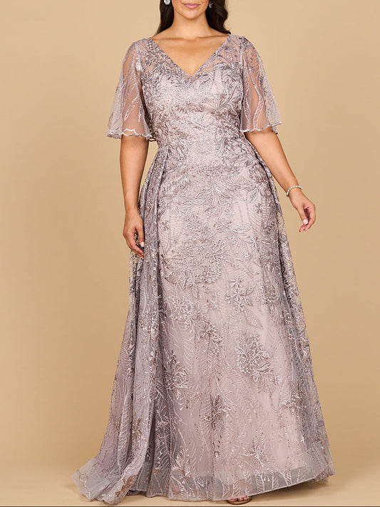 Lara 28880 – Eng anliegendes V-Ausschnitt-Kleid aus Spitze mit Überrock und Cape-Ärmeln