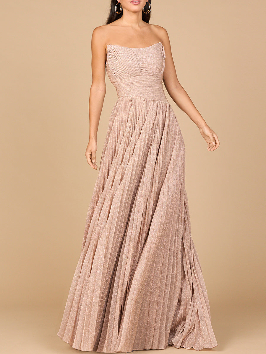 Fließendes plissiertes, trägerloses Kleid