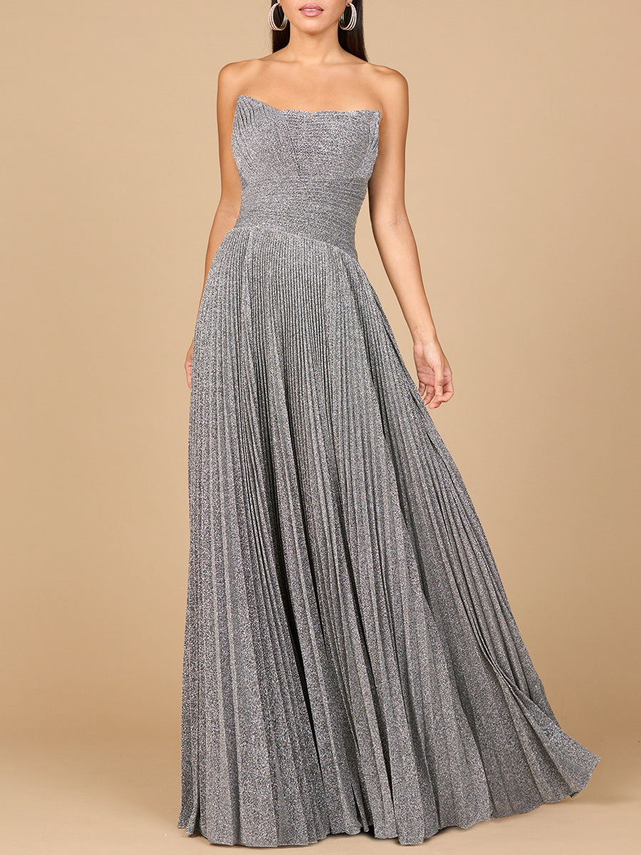 Fließendes plissiertes, trägerloses Kleid