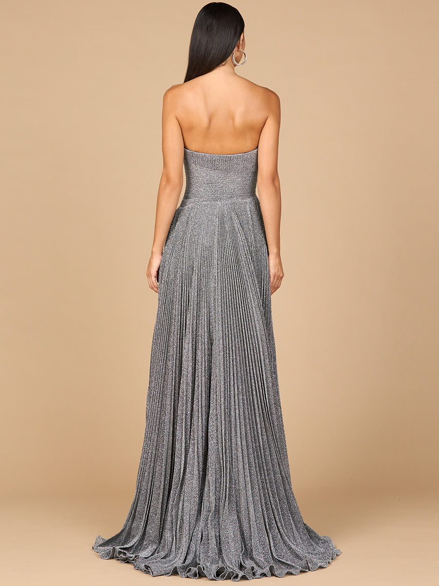 Fließendes plissiertes, trägerloses Kleid