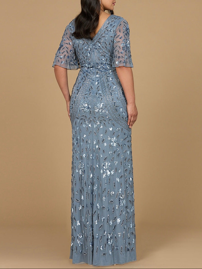 Robe longue perlée à col en V et manches cape