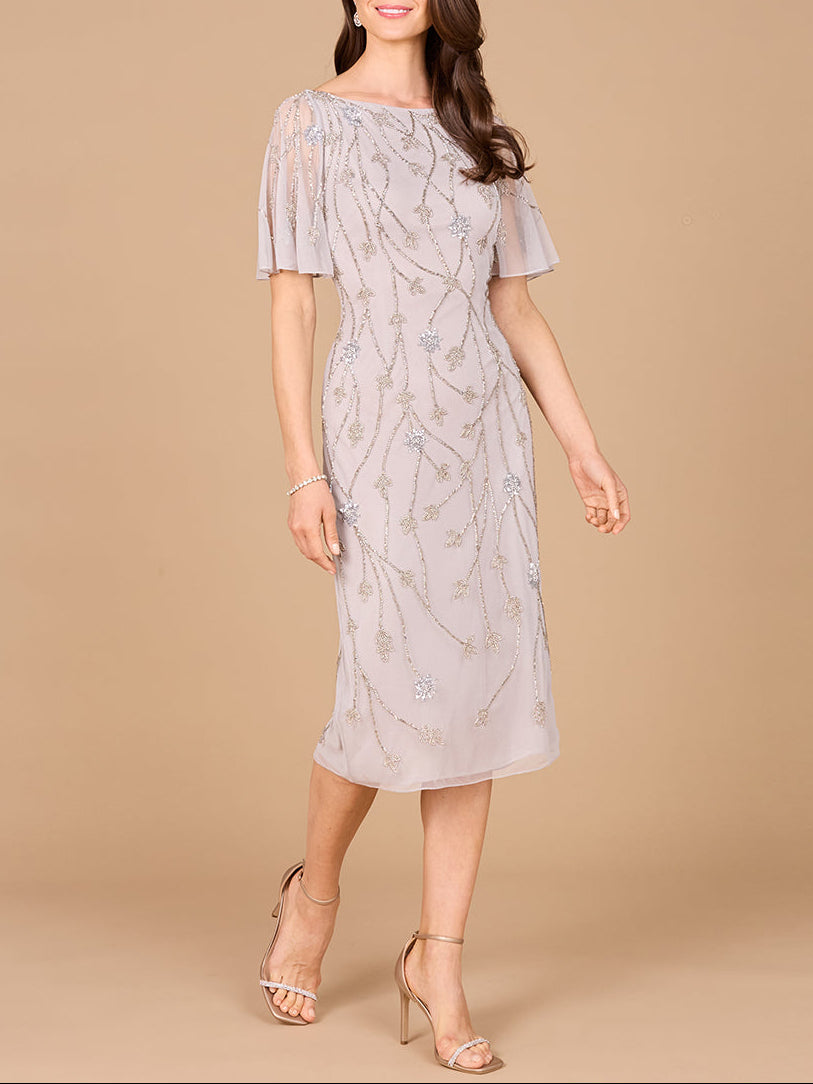 Perlenbesetztes Midikleid mit Cape-Ärmeln