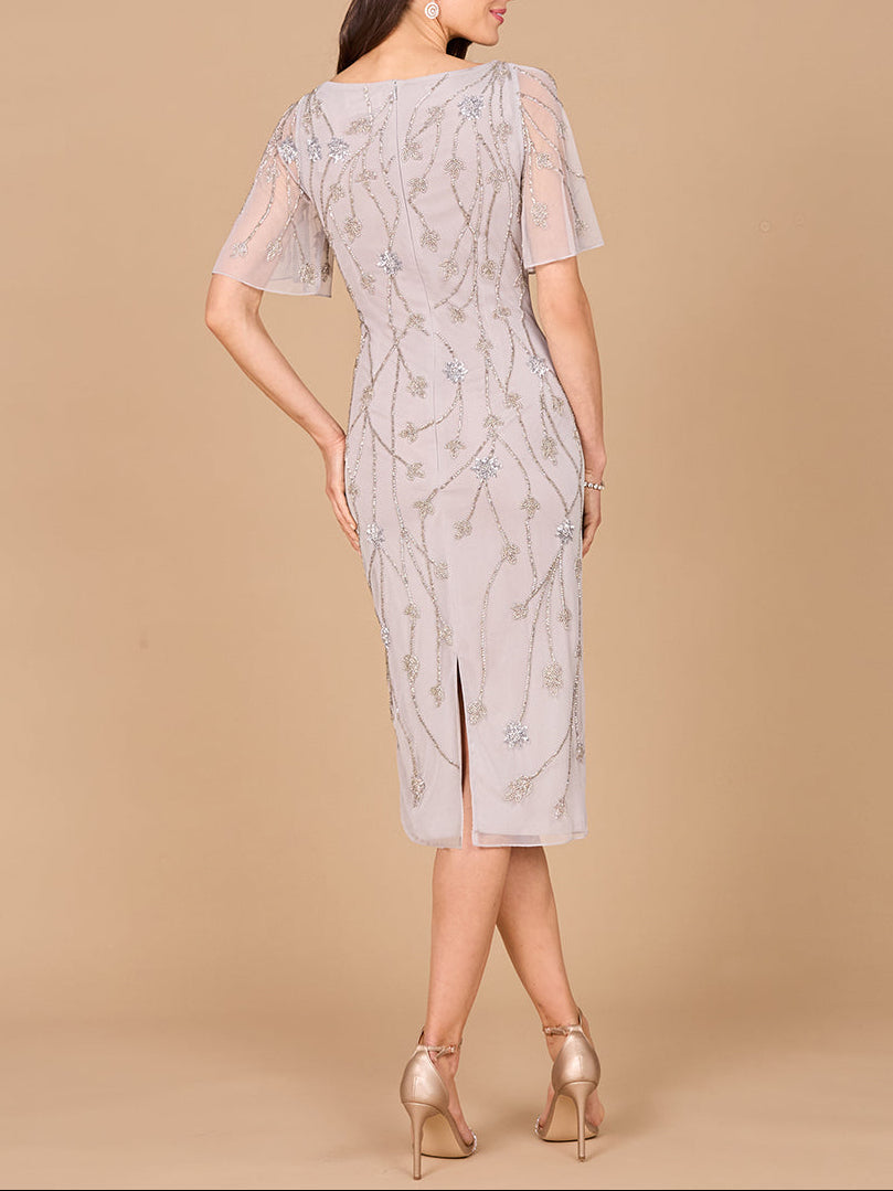 Perlenbesetztes Midikleid mit Cape-Ärmeln
