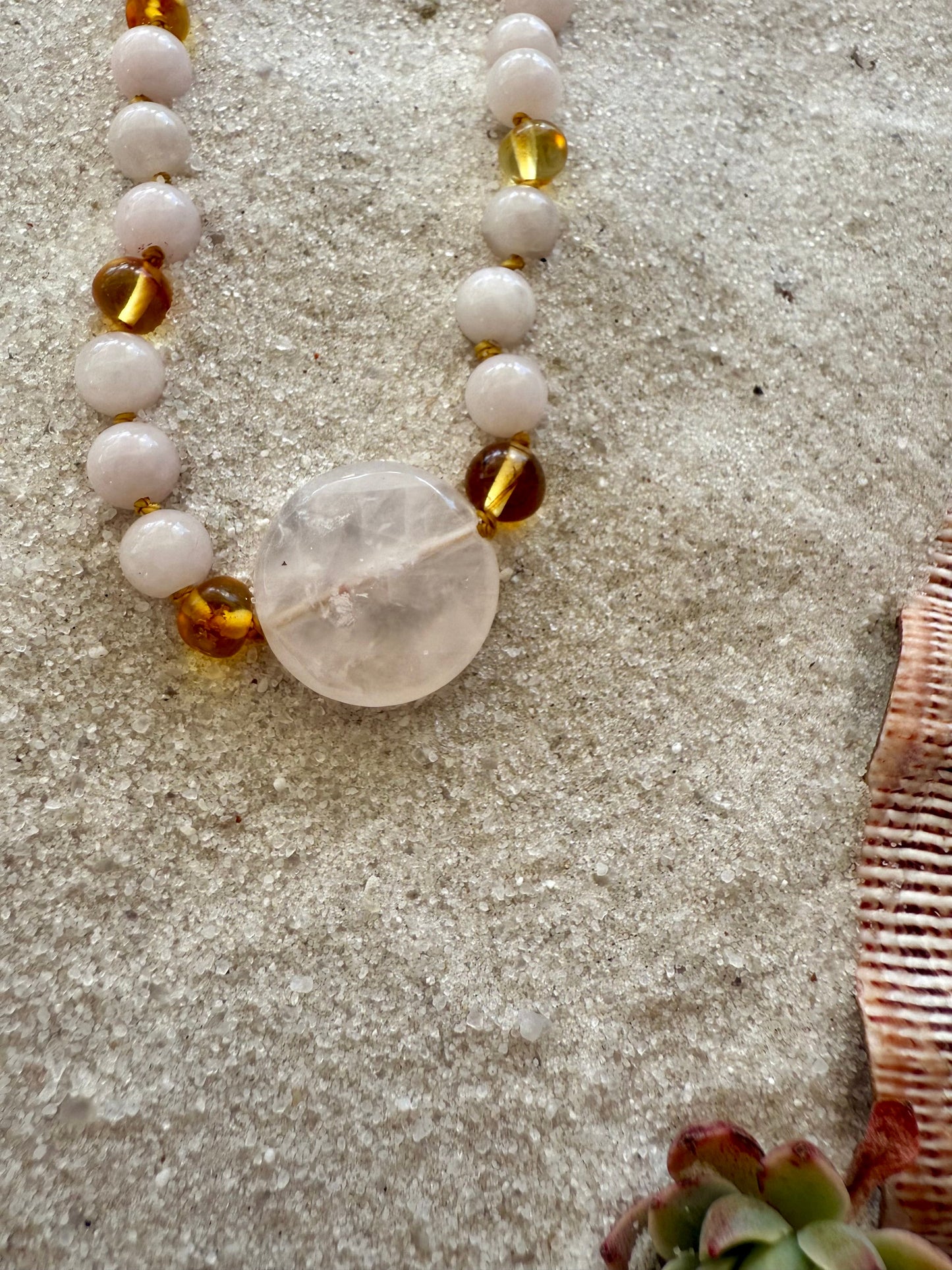 Quartz Rose + Ambre de la Mer Baltique Miel || Collier en Quartz Rose