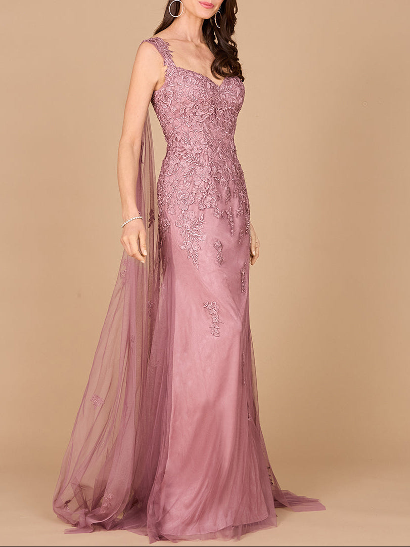 Besticktes Spitzenkleid mit fließenden Umhängen