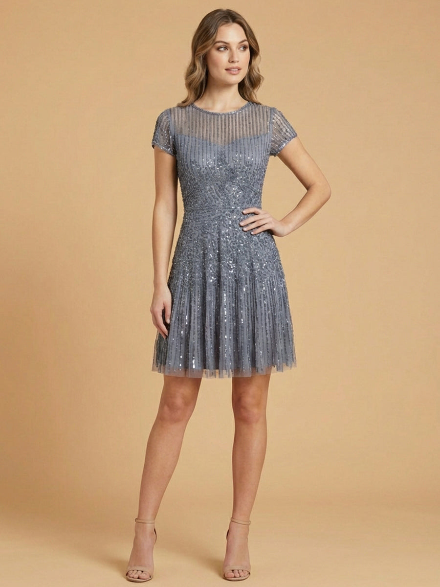 Kurzes Paillettenkleid mit Flügelärmeln