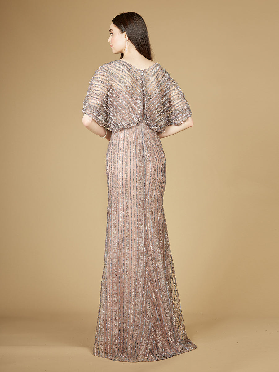 Abendkleid mit Cape-Ärmeln, V-Ausschnitt und geometrischen Perlenstickereien