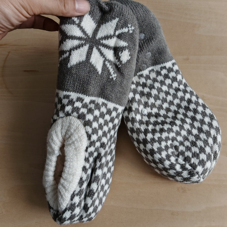 Warm And Lovely Glue-dispensing Non-slip Floor Shoes