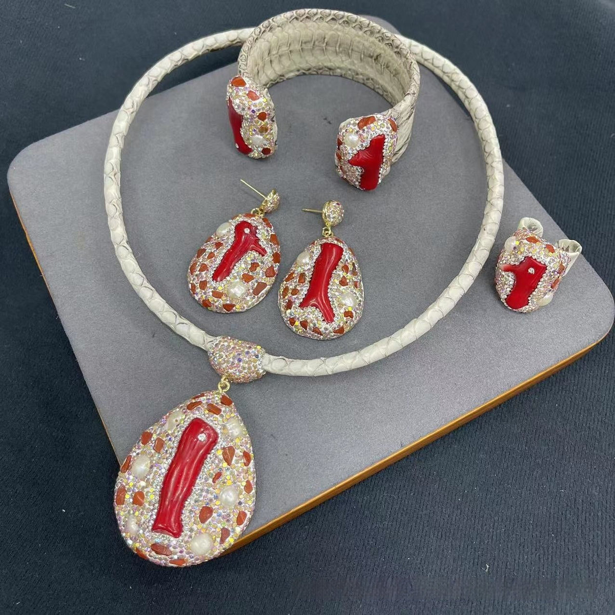 New Genuine Leather Snakeskin Sea Bamboo Inlaid Pearl Autumn And Winter Four-piece Jewelry Set