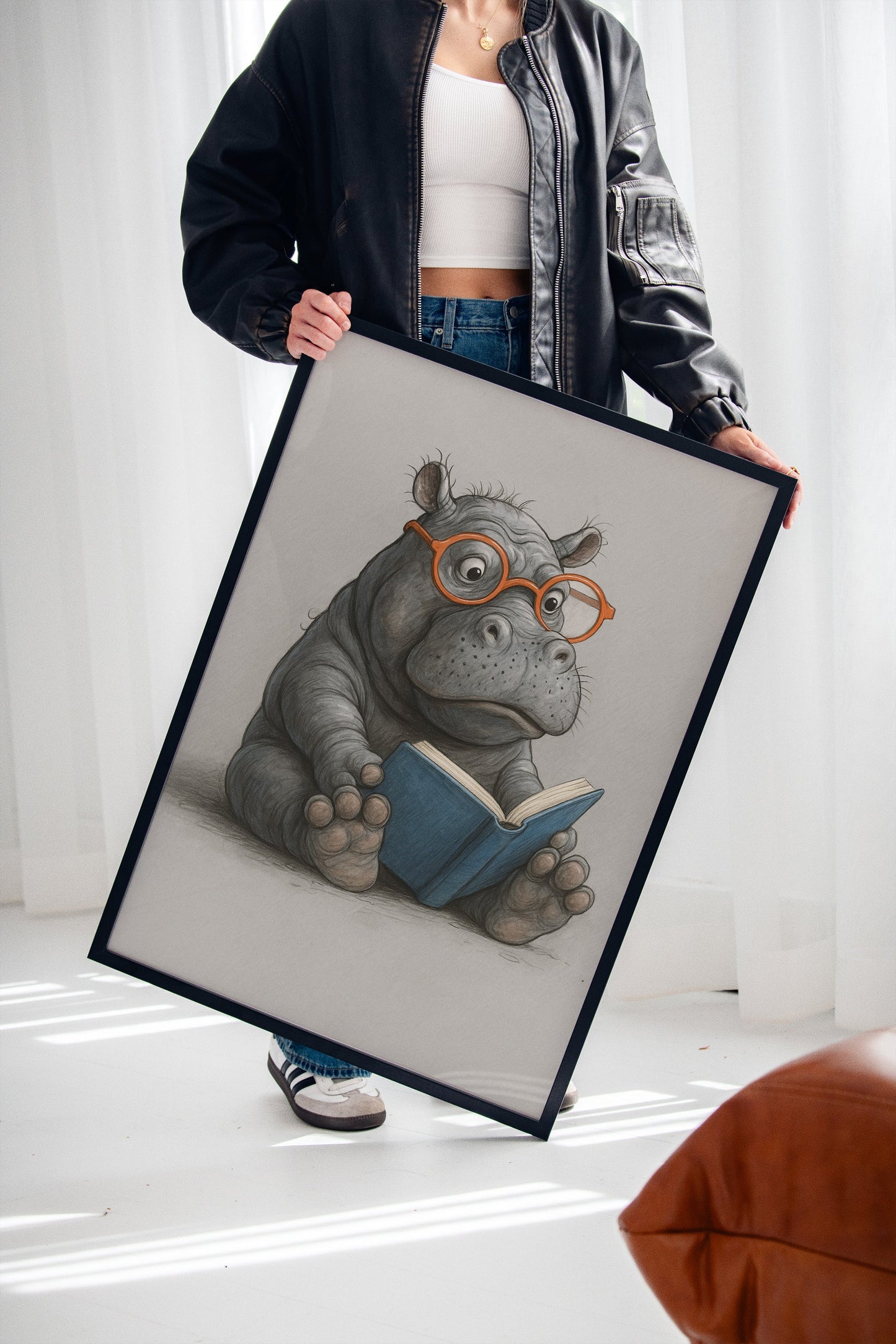 Baby-Nilpferd liest mit Brille