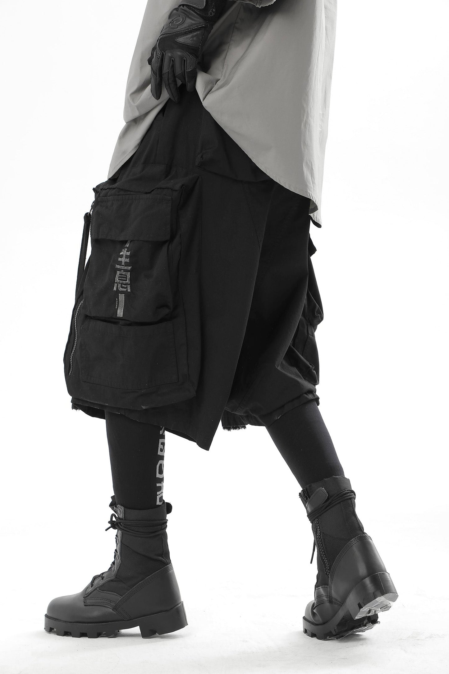 Shorts Nemesis JX « Sérieux en Affaires »