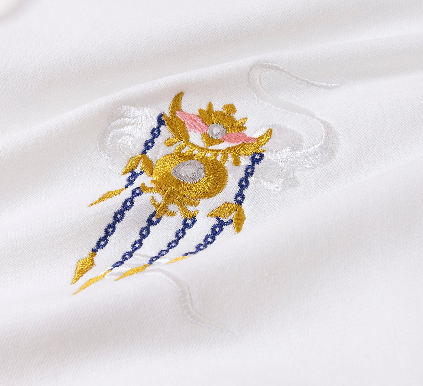 KH9241 Sweat à capuche brodé Reine Himiko