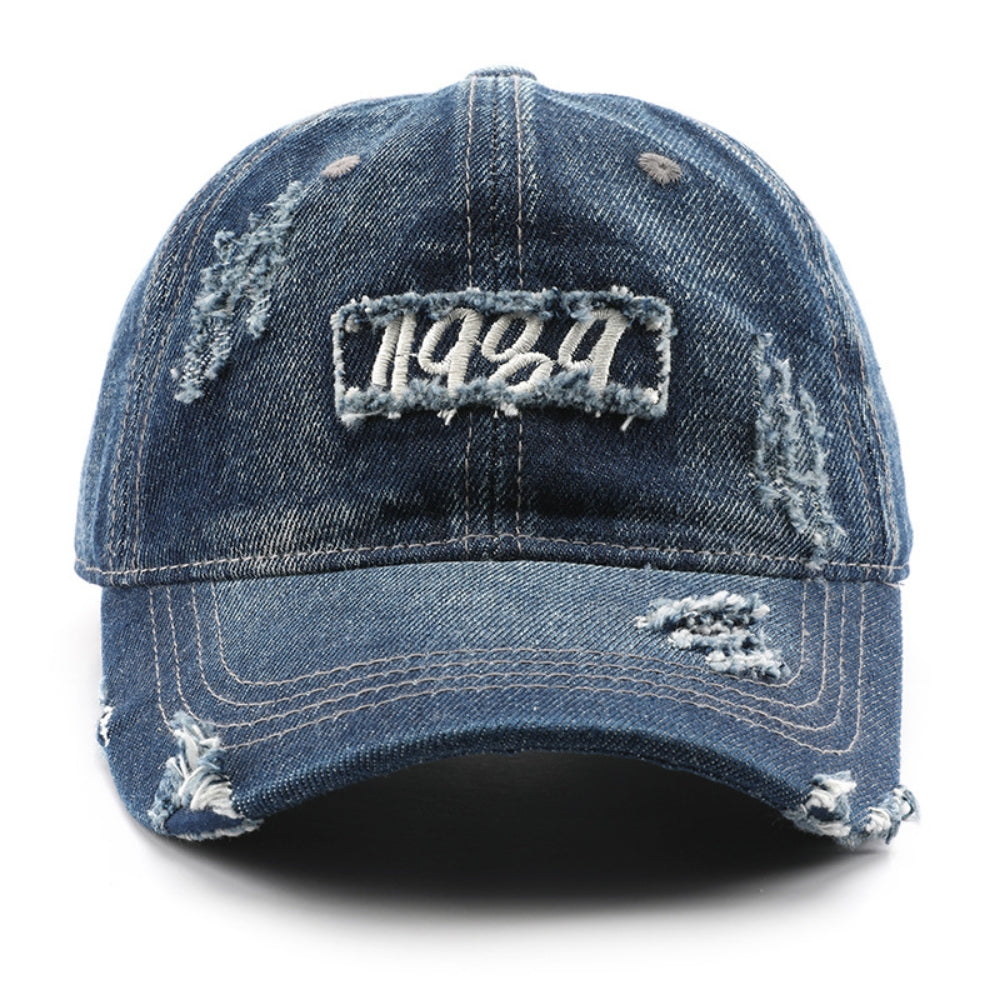 Single-color Embroidered Label With Frayed Edges, Washed And Aged For A Retro And Casual Look. Baseball Cap With Curved Brim, Suitable For Street Entertainment And Travel.