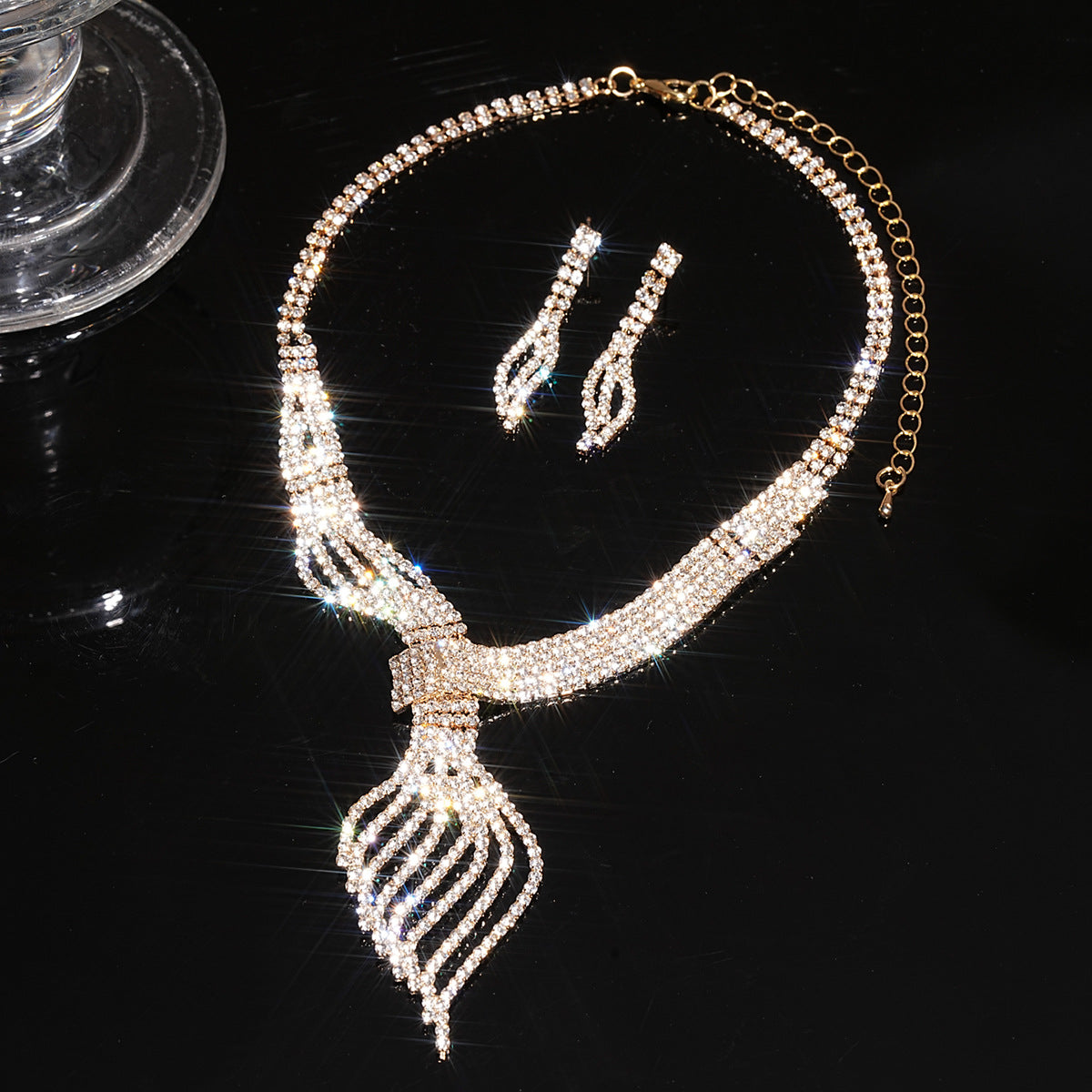 High-grade Clavicle Chain Fashion Grandeur Personality Jewelry Suit