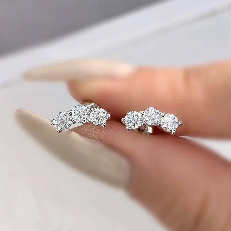 Boucles d'oreilles clous en moissanite 3 mm en argent sterling 925 plaqué or blanc 18 carats