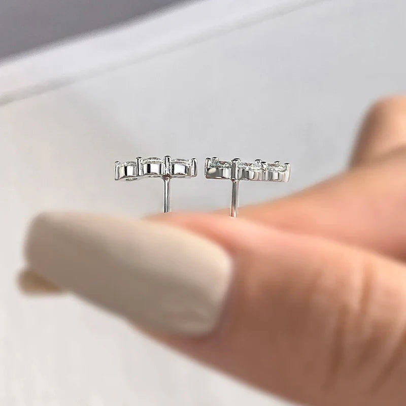 Boucles d'oreilles clous en moissanite 3 mm en argent sterling 925 plaqué or blanc 18 carats