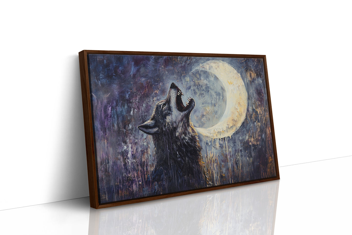 Loup solitaire hurlant sous la lune
