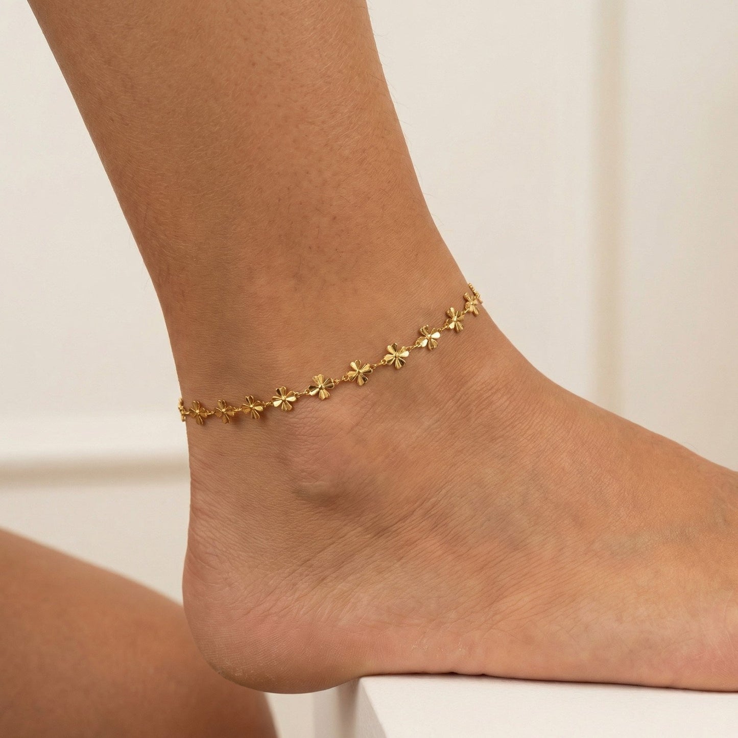 Womens Fashionable Stainless Steel Flower Anklet