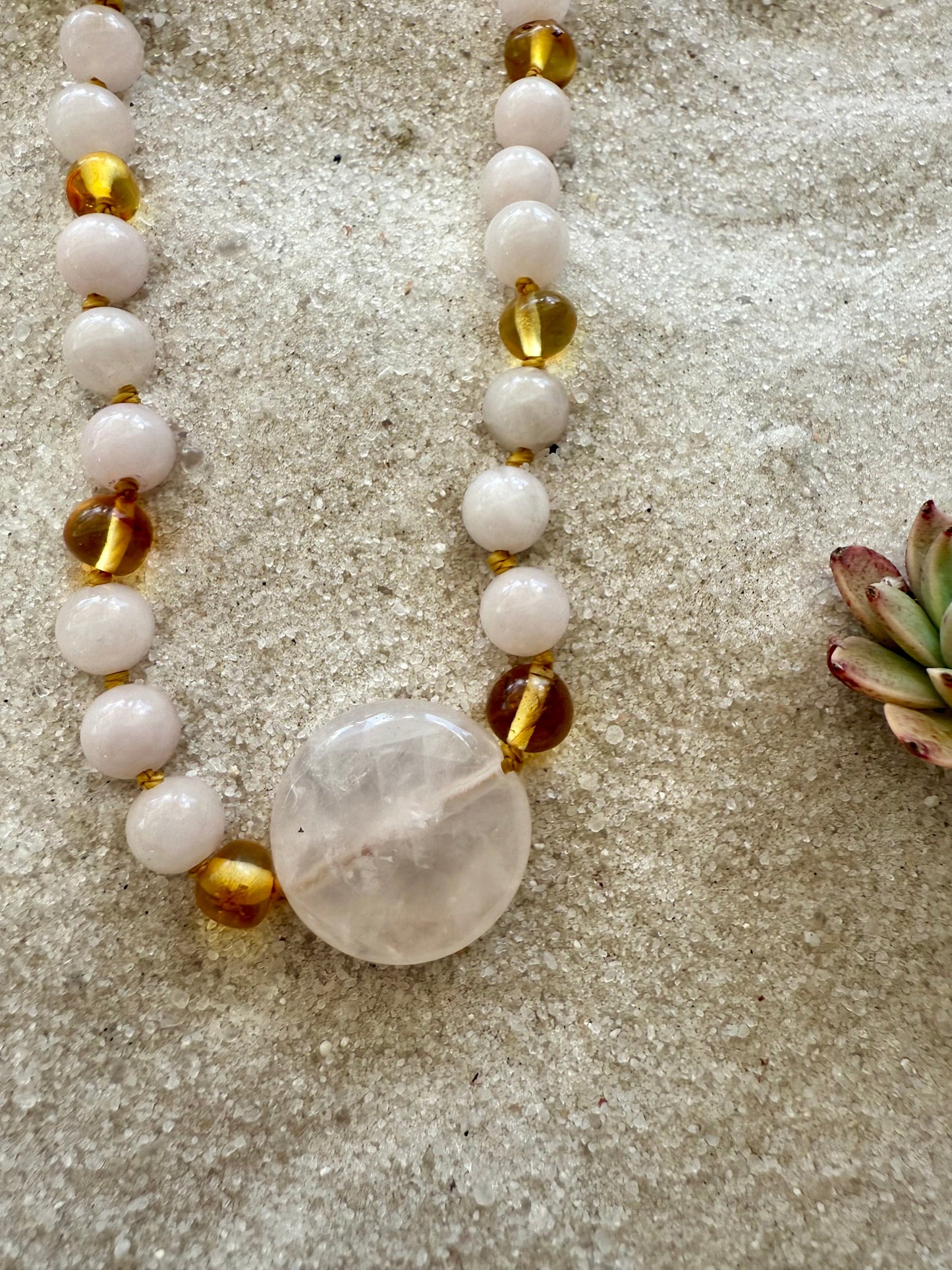 Quartz Rose + Ambre de la Mer Baltique Miel || Collier en Quartz Rose