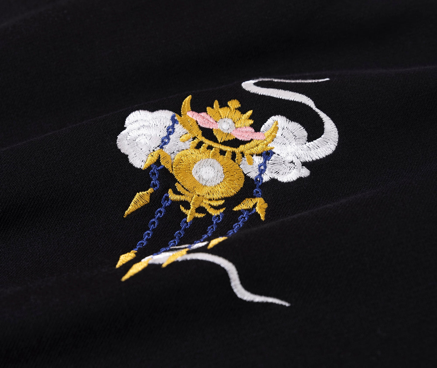 KH9241 Sweat à capuche brodé Reine Himiko