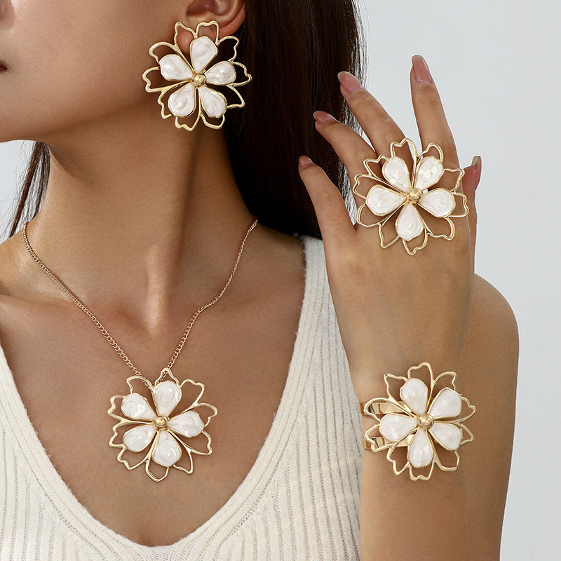 Three-dimensional Flower Ring Bracelet