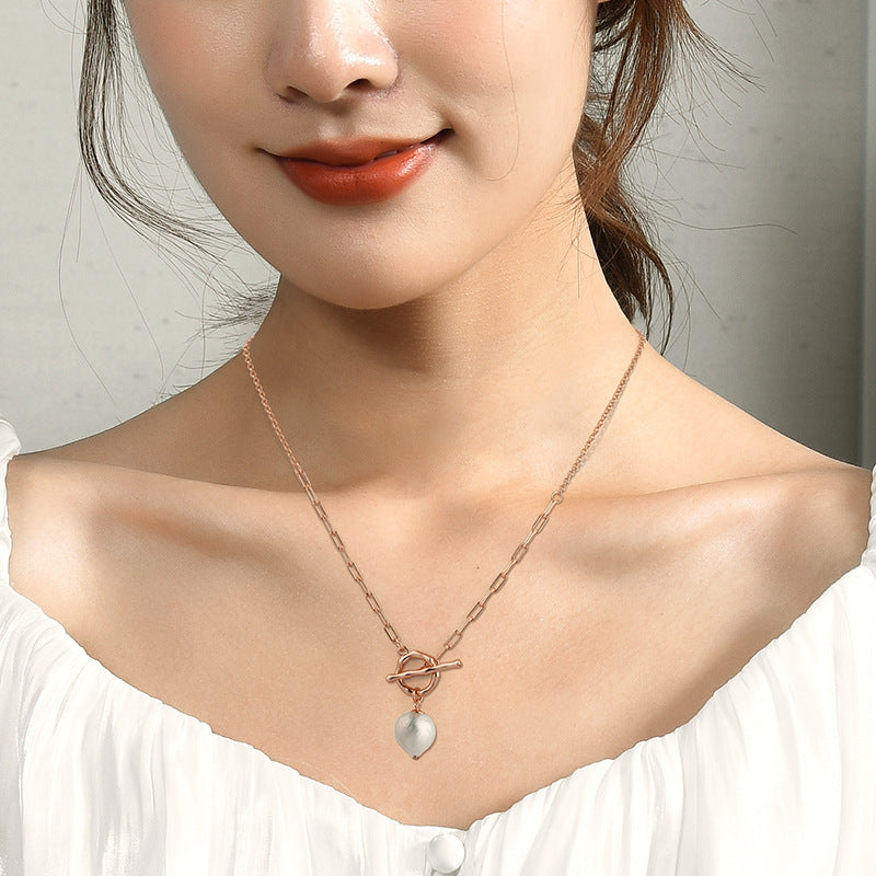 Dainty Interlocking Ring Mother Of Pearl Heart Necklace For Women, Minimal European Cold Style Adjustable Collarbone Chain, Elegant Long Sweater Chain Fashion Jewelry