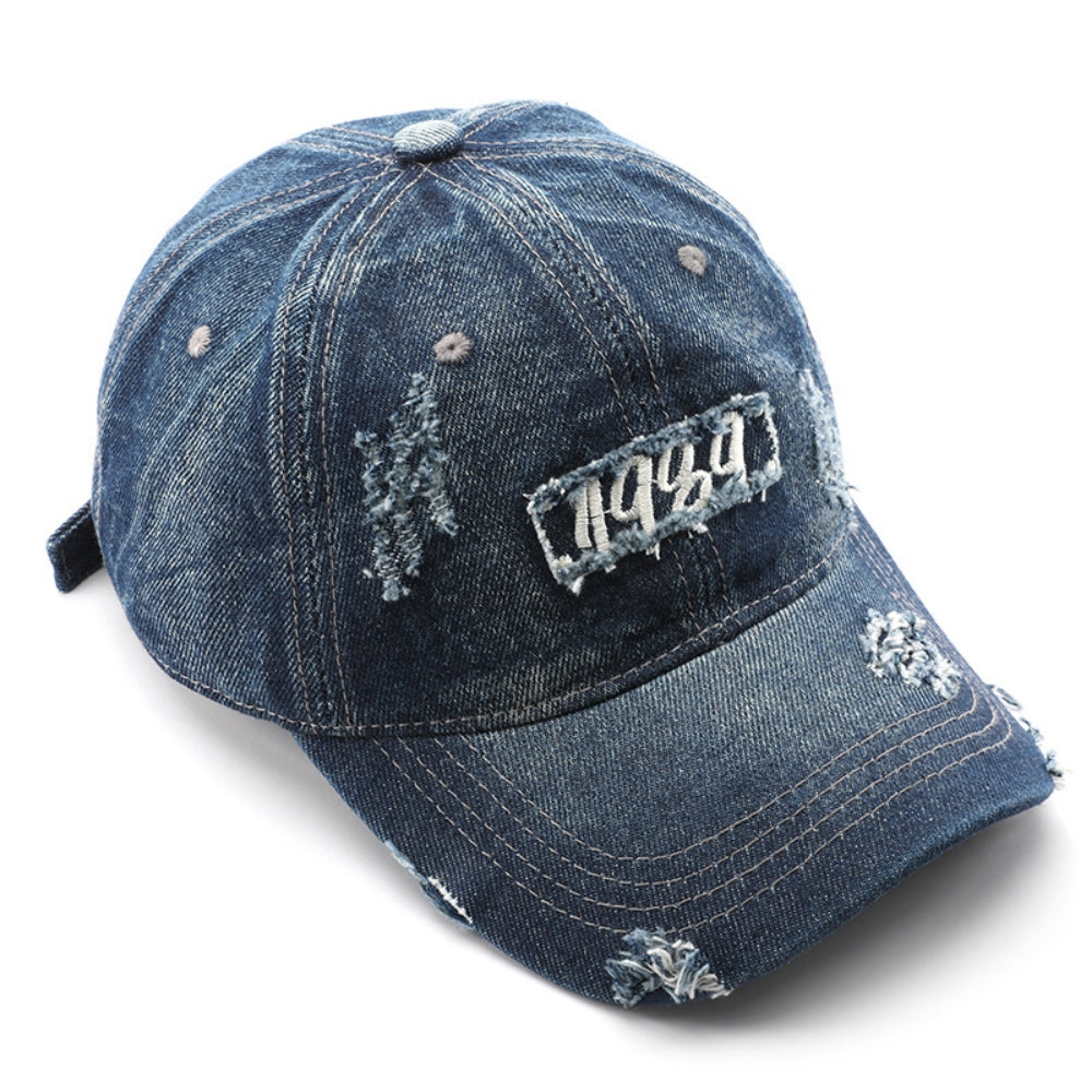 Single-color Embroidered Label With Frayed Edges, Washed And Aged For A Retro And Casual Look. Baseball Cap With Curved Brim, Suitable For Street Entertainment And Travel.