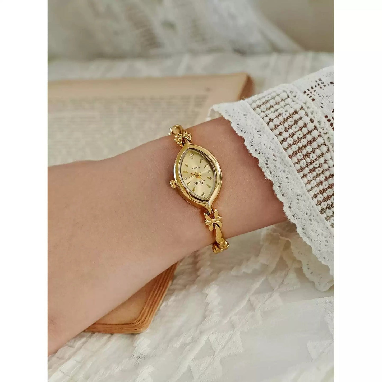 French-style Vintage Gold Small-dial Womens Wristwatch