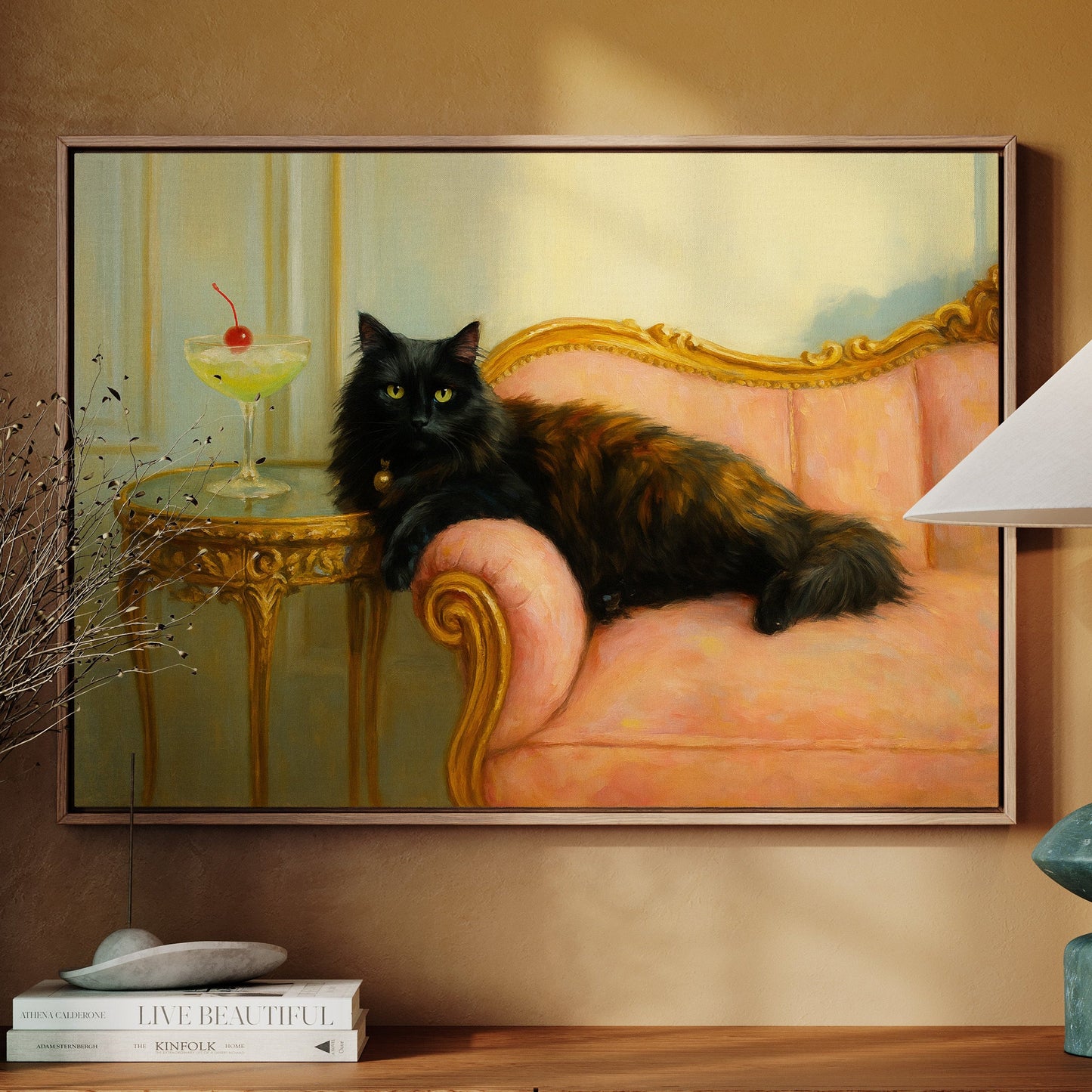 Chat royal avec un Martini Cerise