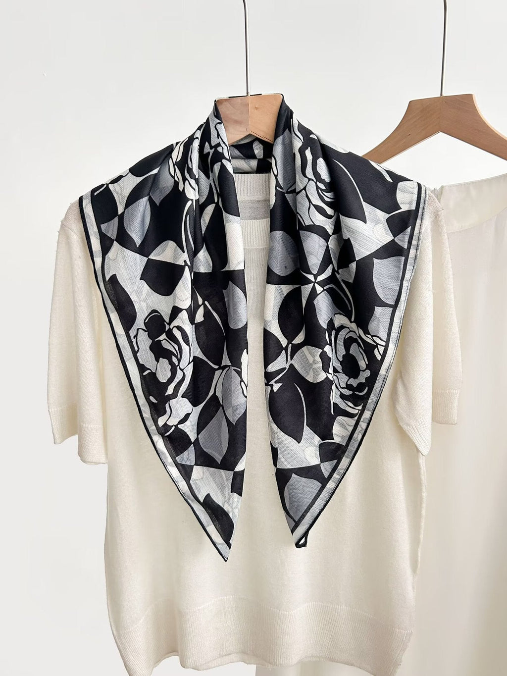 Women's Vintage High-end Outer Silk Scarf