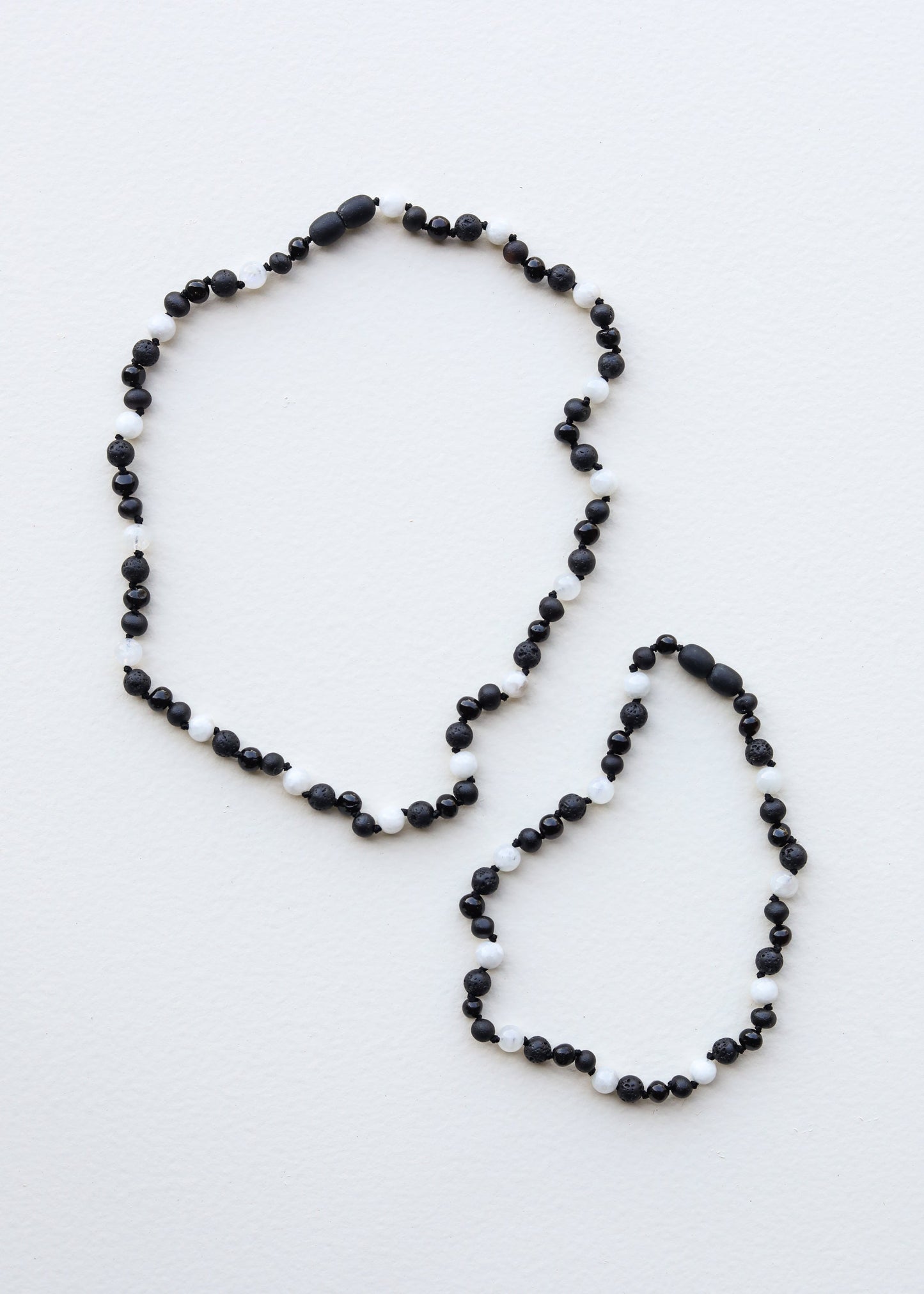 Ambre Noir Brut de la Baltique + Pierre de Lune || Collier