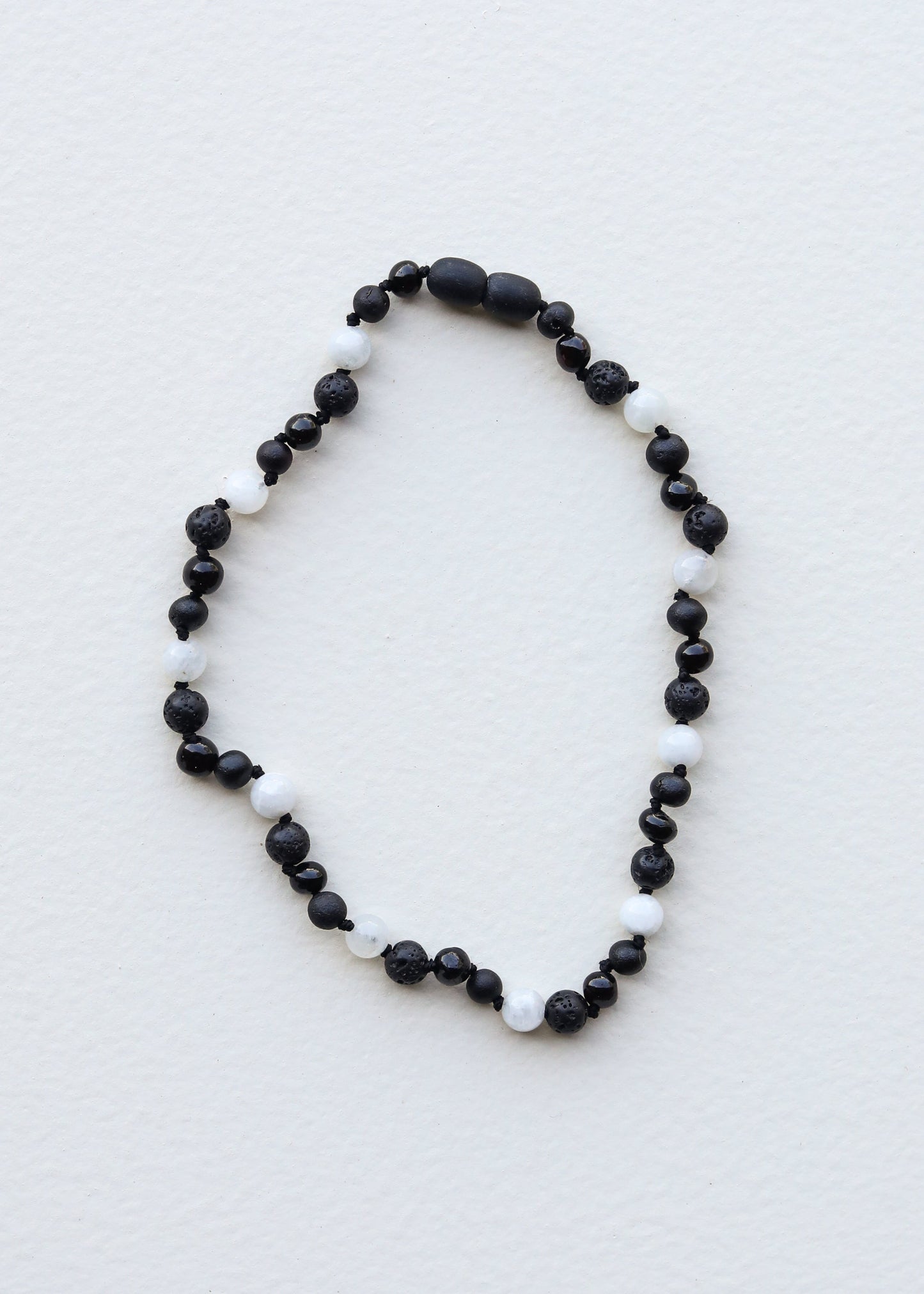 Ambre Noir Brut de la Baltique + Pierre de Lune || Collier