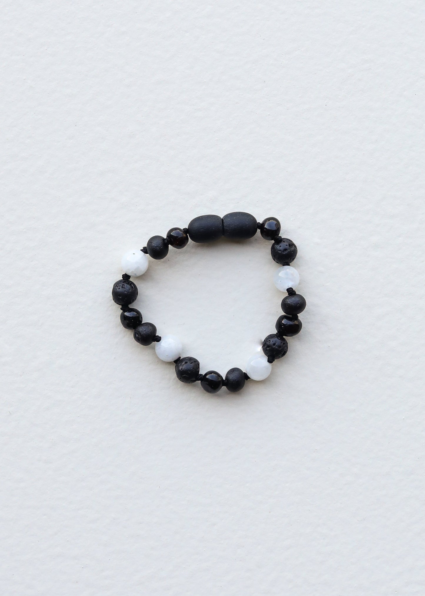 Ambre Noir Brut de la Baltique + Pierre de Lune || Collier