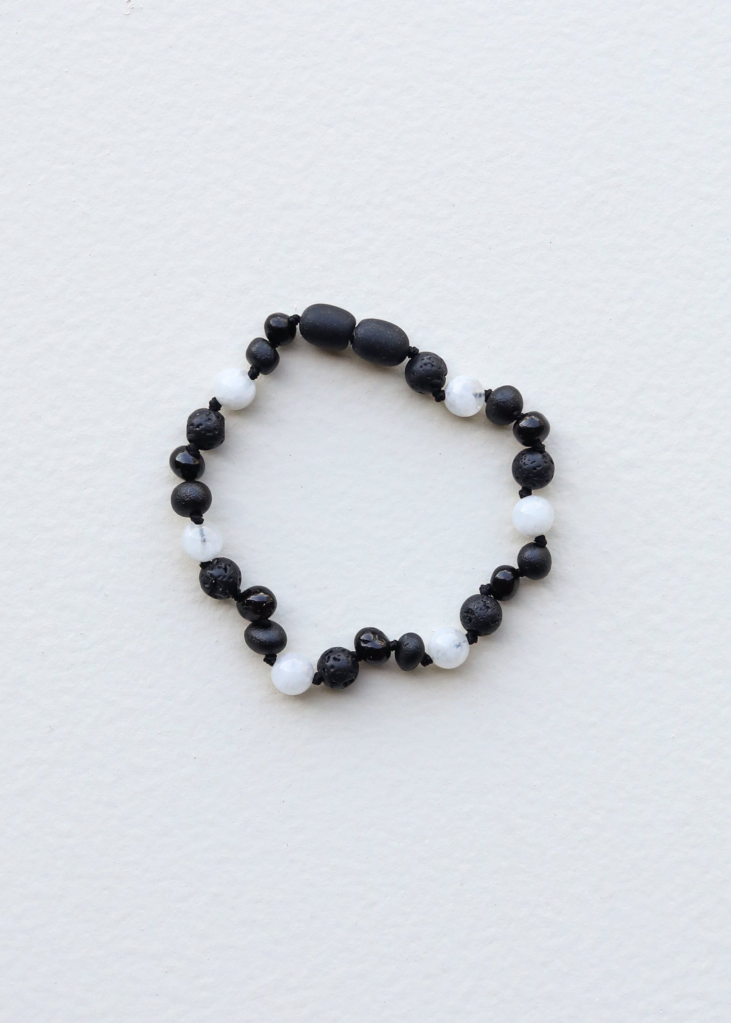 Ambre Noir Brut de la Baltique + Pierre de Lune || Collier