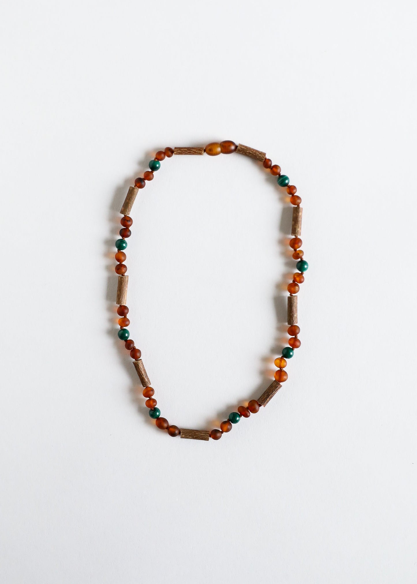 Noisetier || Ambre de la Baltique cognac brut + Malachite || Collier