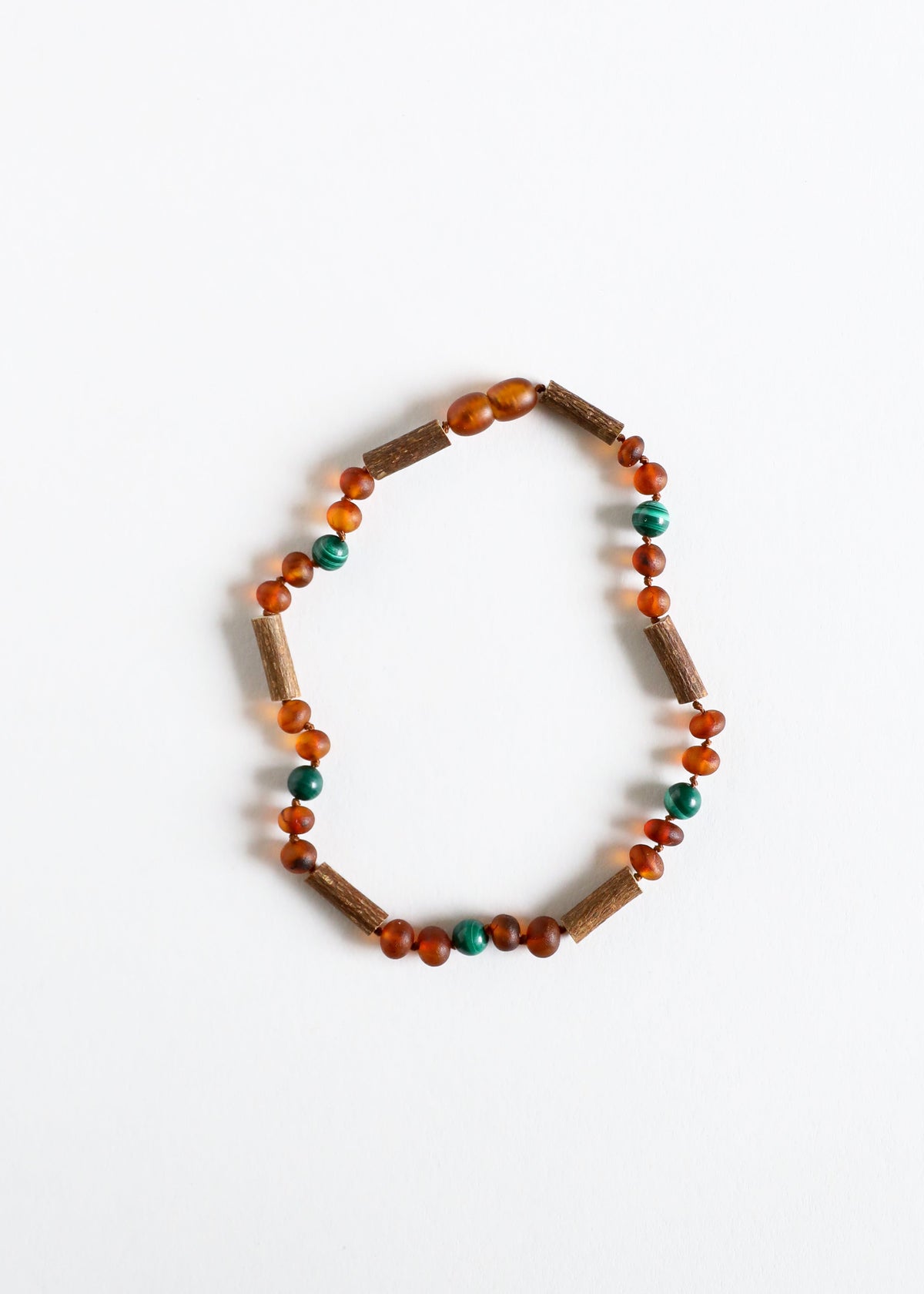 Noisetier || Ambre de la Baltique cognac brut + Malachite || Collier