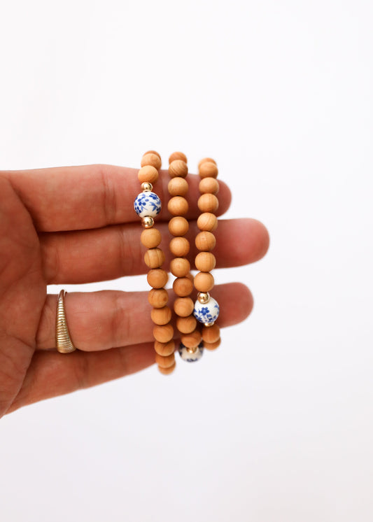 Bois de cyprès || Or laminé 14K + fleurs vintage || Bracelet perlé